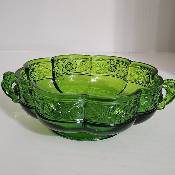 Vintage 1950s, Jeanette Glass Company Green Scalloped 2 Handled Bowl - Picture 1 of 8